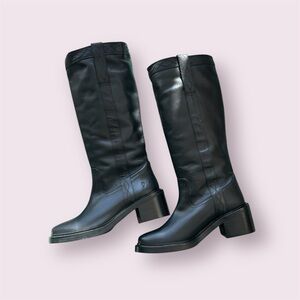 Frye Kate Pull On Boots in Black